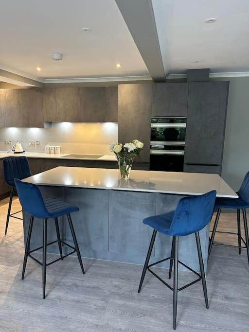 Cameron Coach House Modern In Murrayfield Vakantiehuis